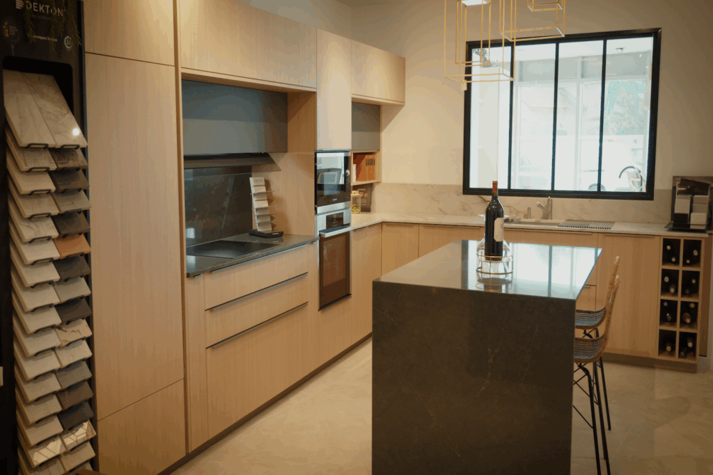 Cucina Zecchinon con isola nello showroom Keny Cuisines