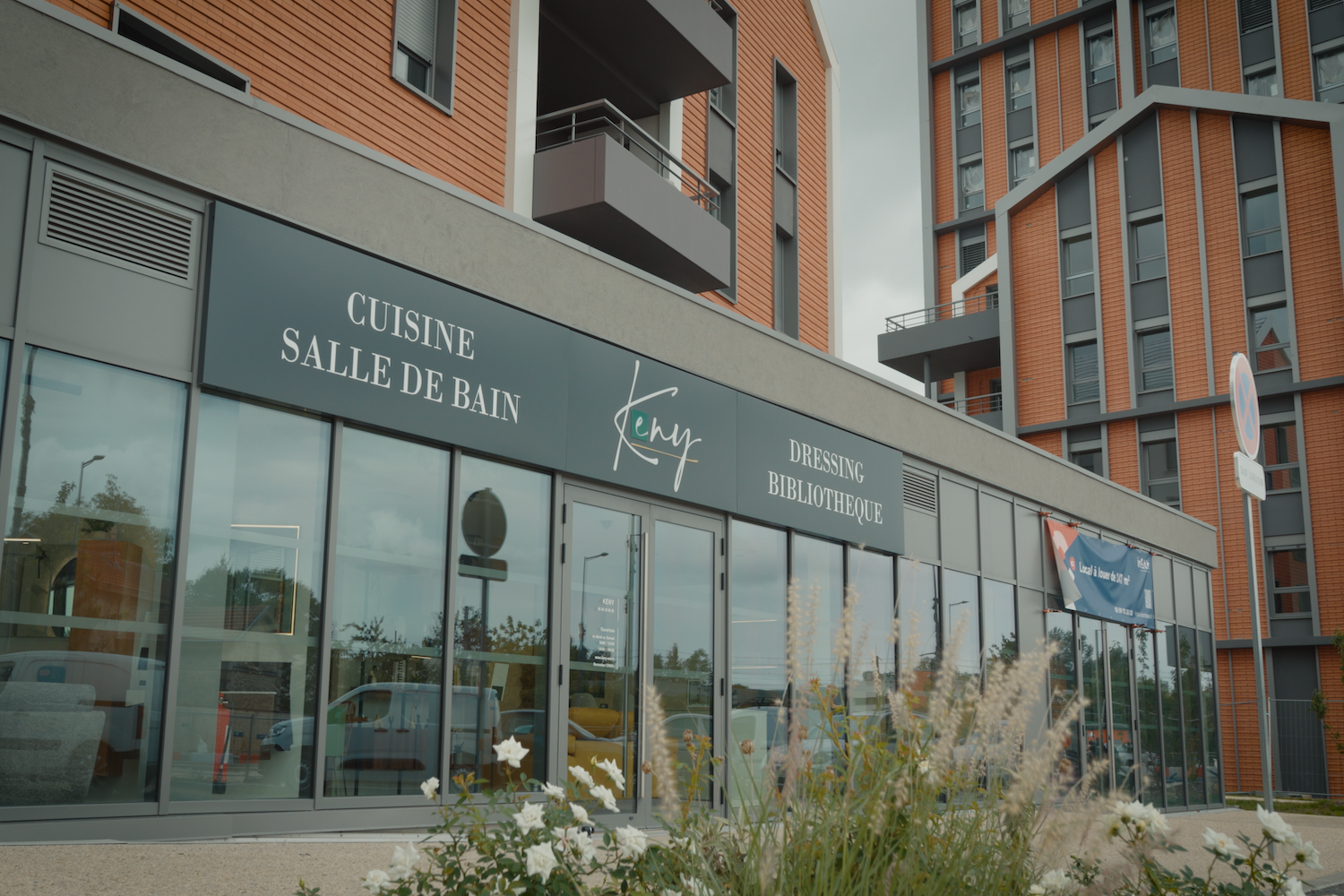 Vista dello showroom Keny Cuisines dall'esterno.