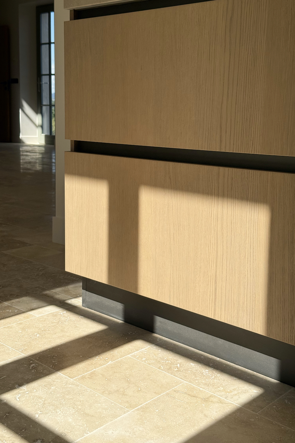 Close-up sui cassettoni in legno della cucina Zecchinon