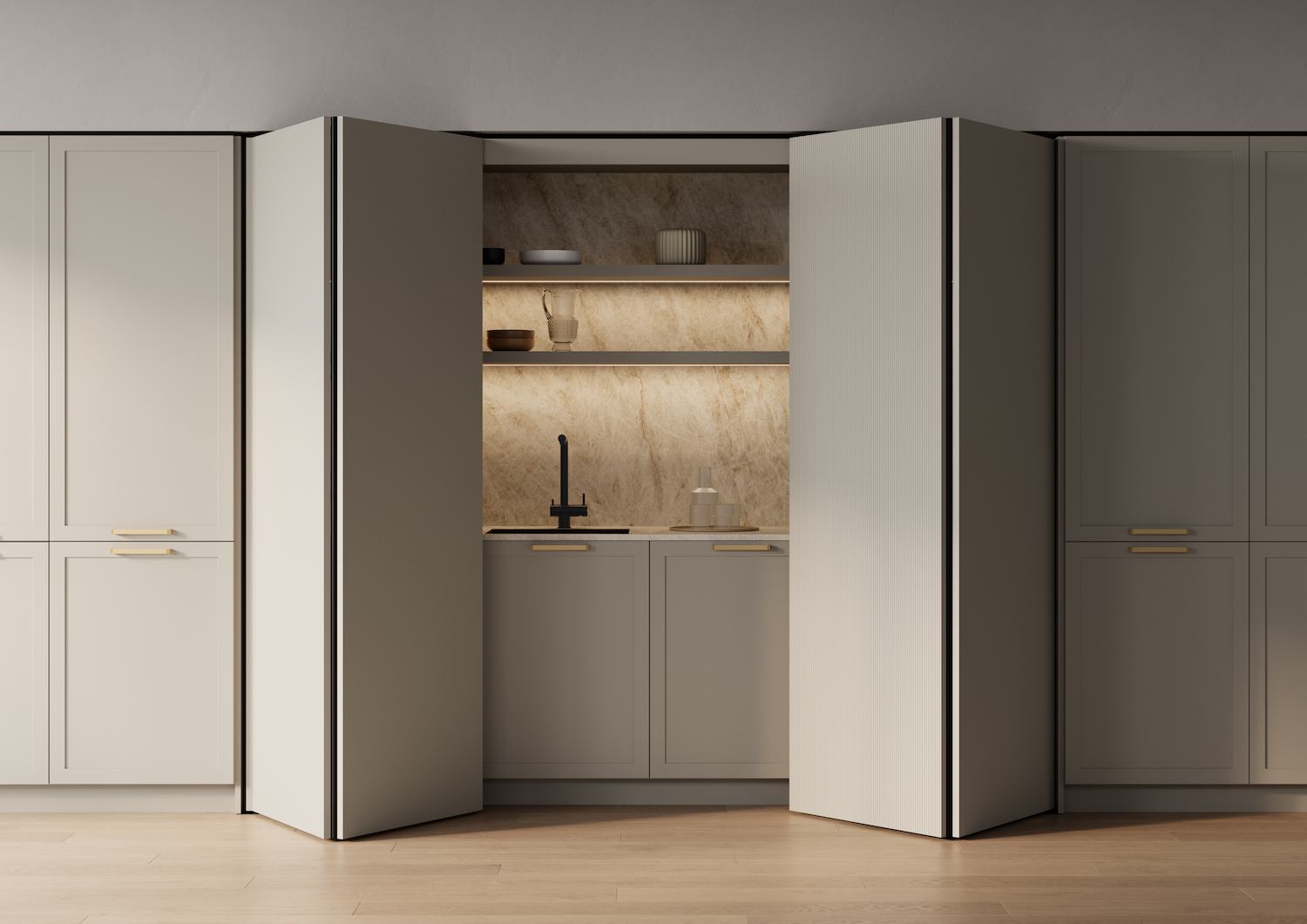 Cucina Zecchinon dai toni chiari con retrocucina che scompare grazie ad ante che scorrono.