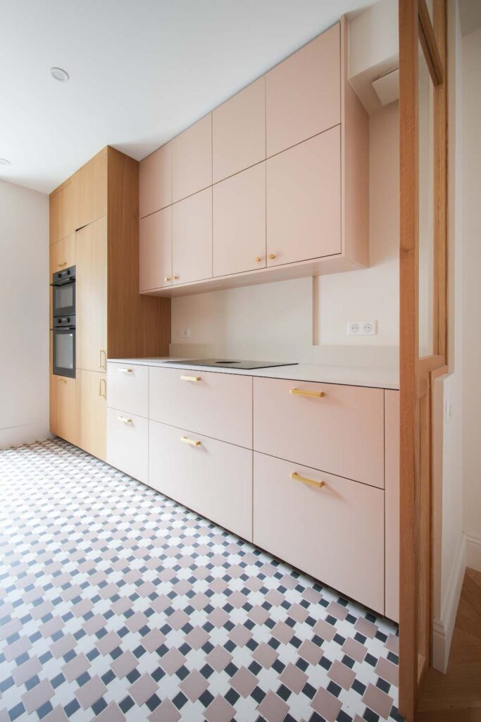 Cucina Zecchinon con rivestimento in rosa cipria