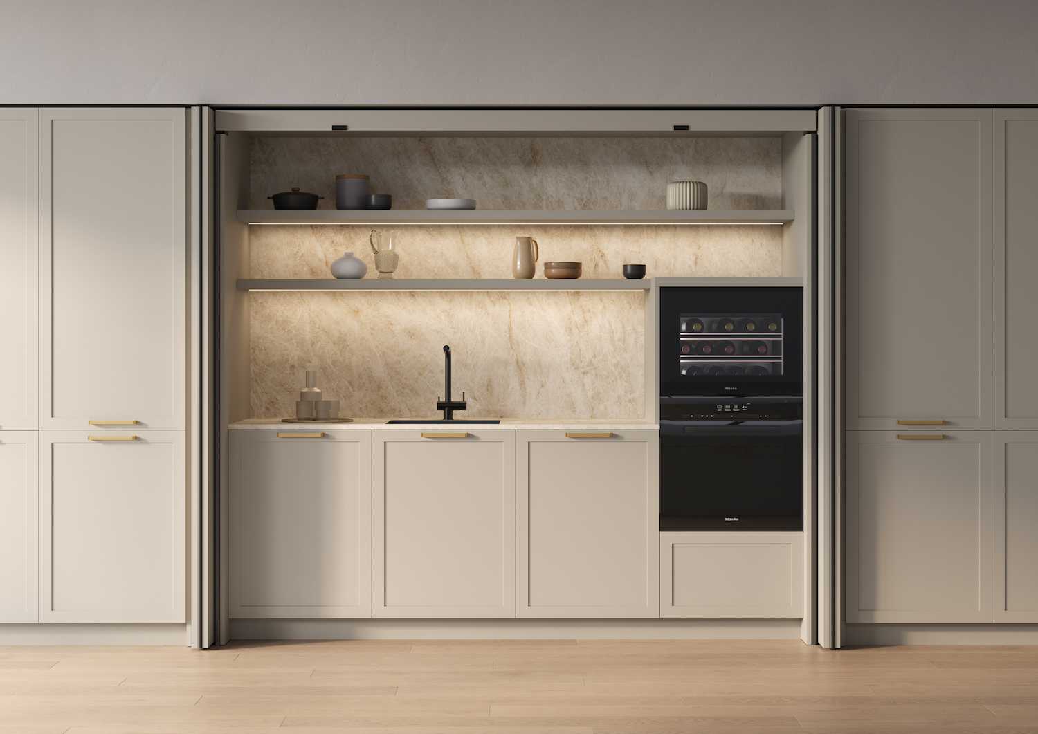 Cucina Zecchinon in materiale tecnico chiaro, con sistema revego che scopre workstation con cantinetta vini