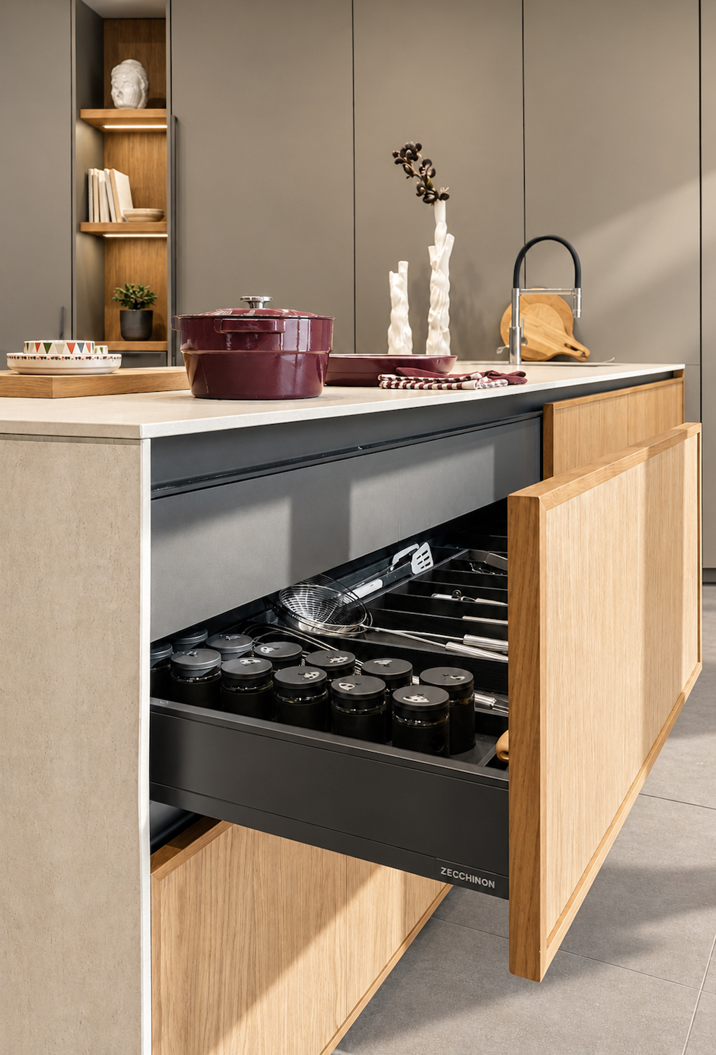 Cassettone aperto in legno della cucina Zecchinon